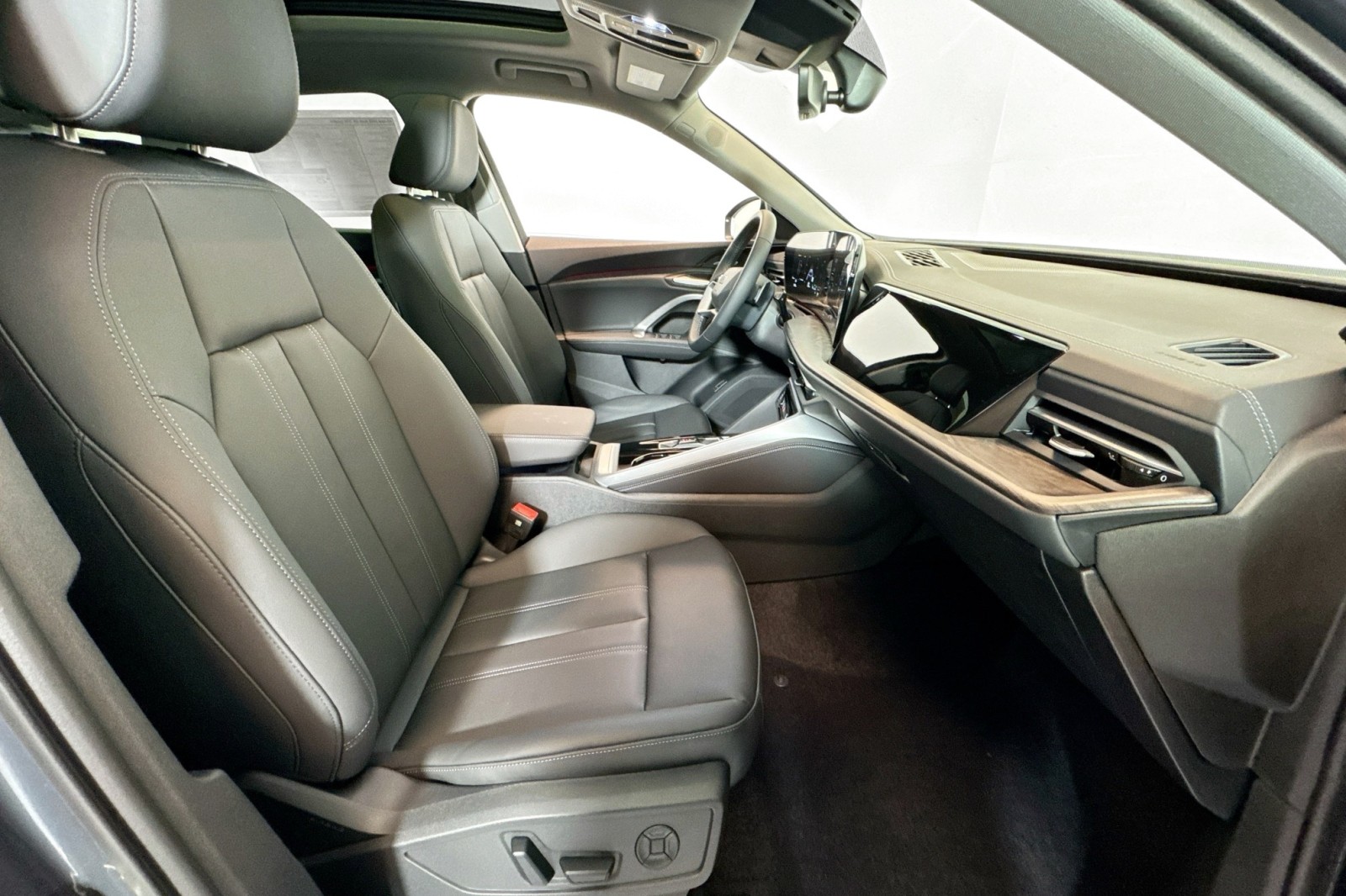 New 2025 Tambora Gray Metallic Audi Premium Plus 2.0 TFSI quattro image 25