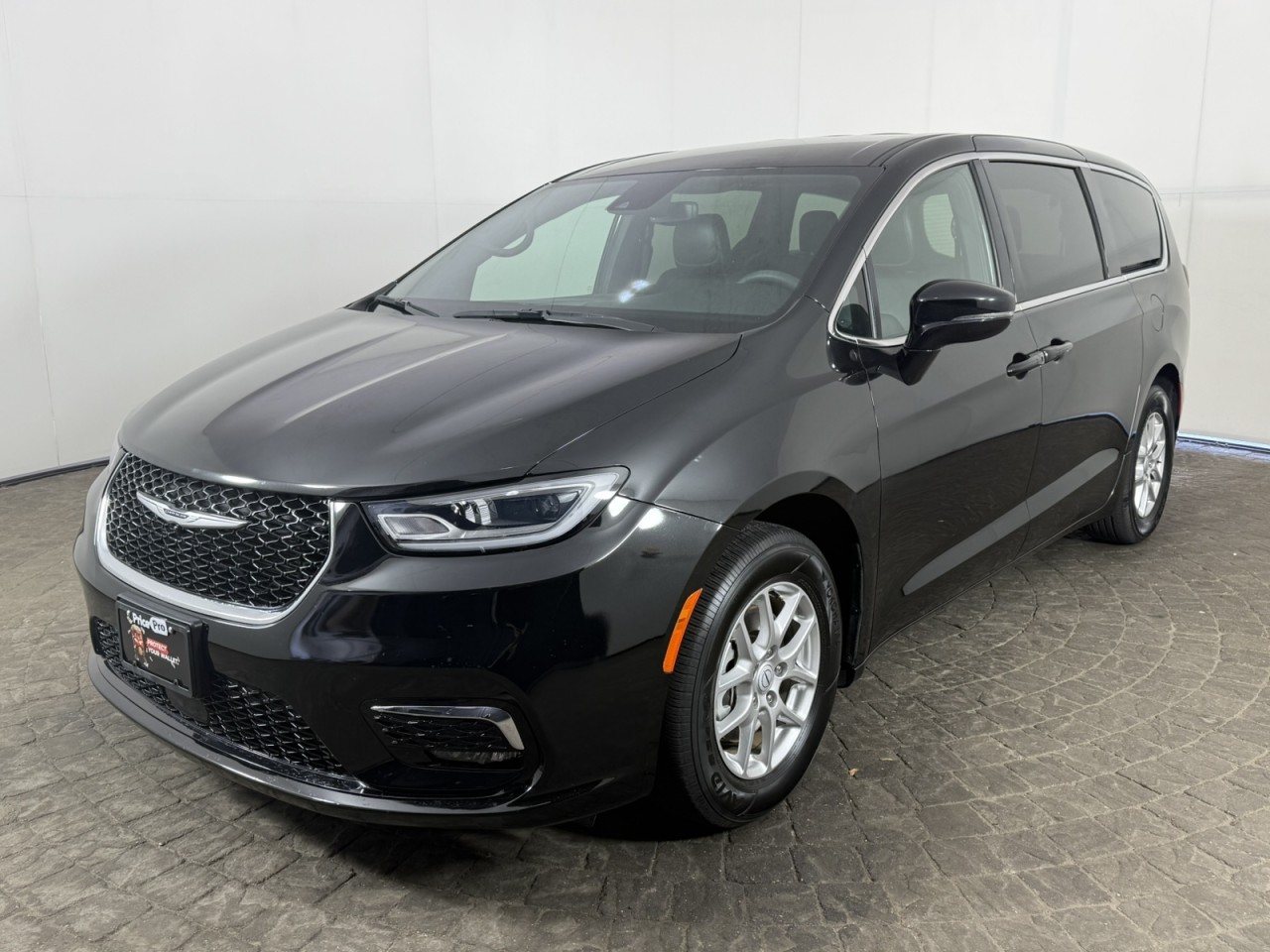 View vehicle photo 3