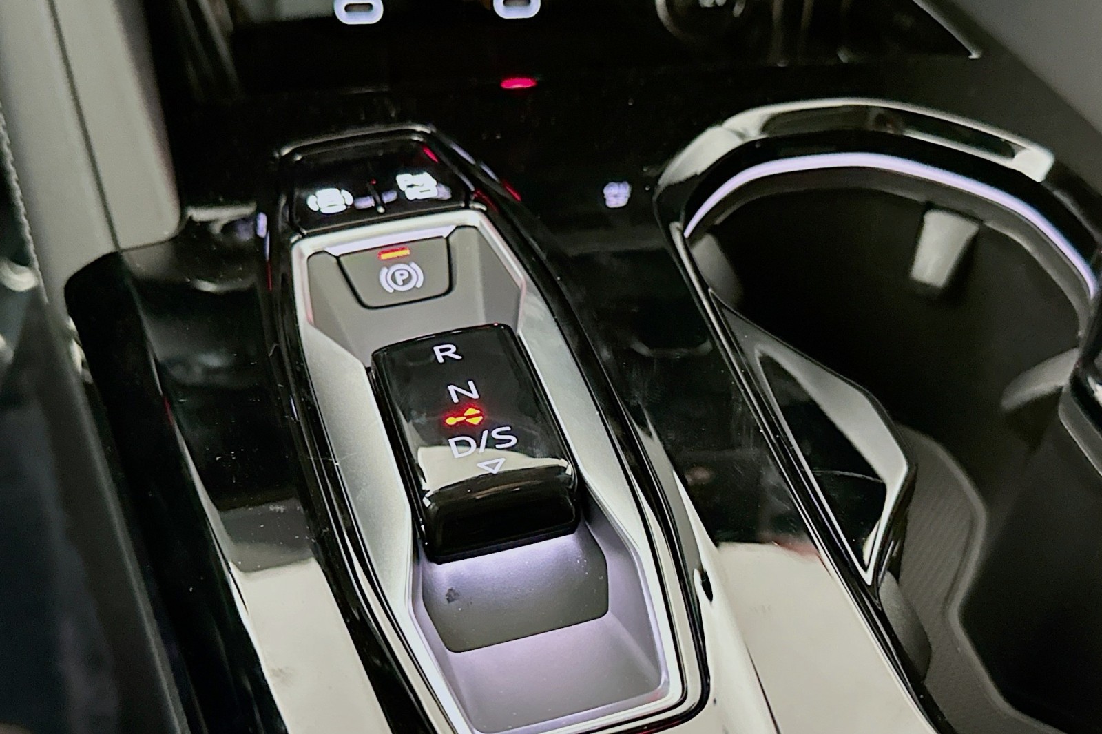 New 2025 Daytona Gray Pearl Effect Audi Premium Plus image 7