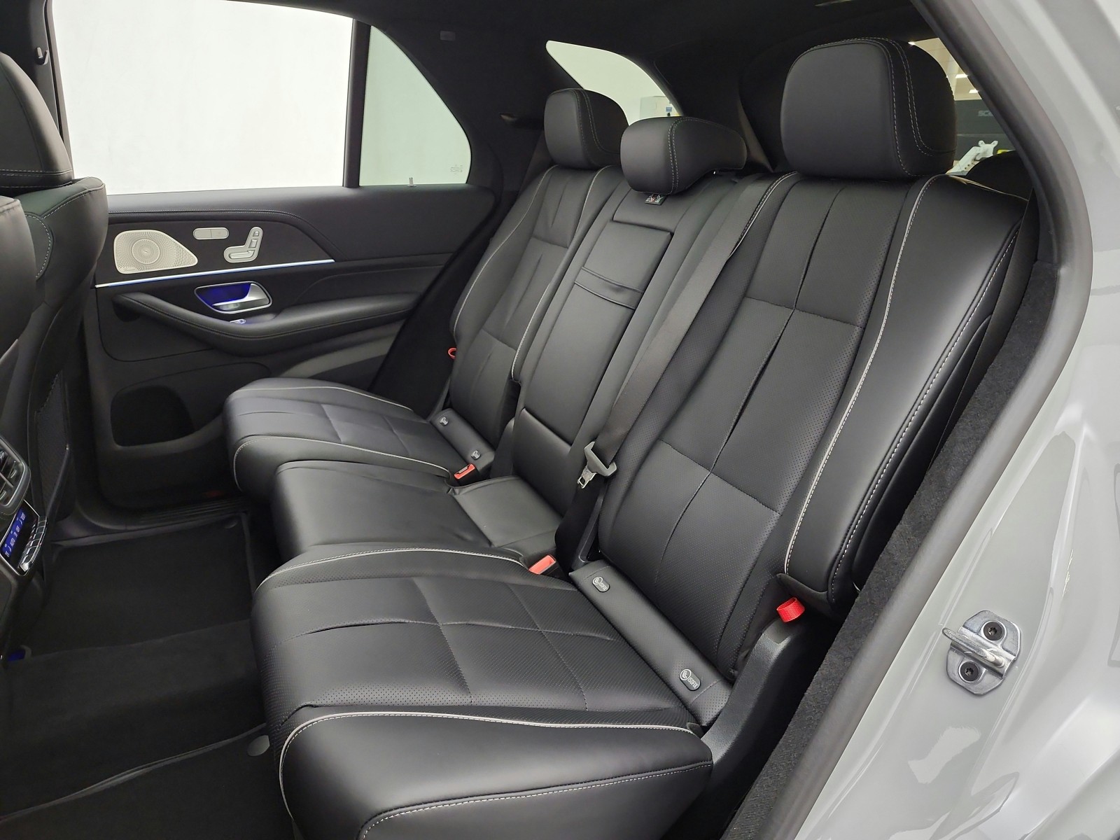 New 2026 MANUFAKTUR Alpine Grey Mercedes-Benz GLE 580 4MATIC® SUV image 11