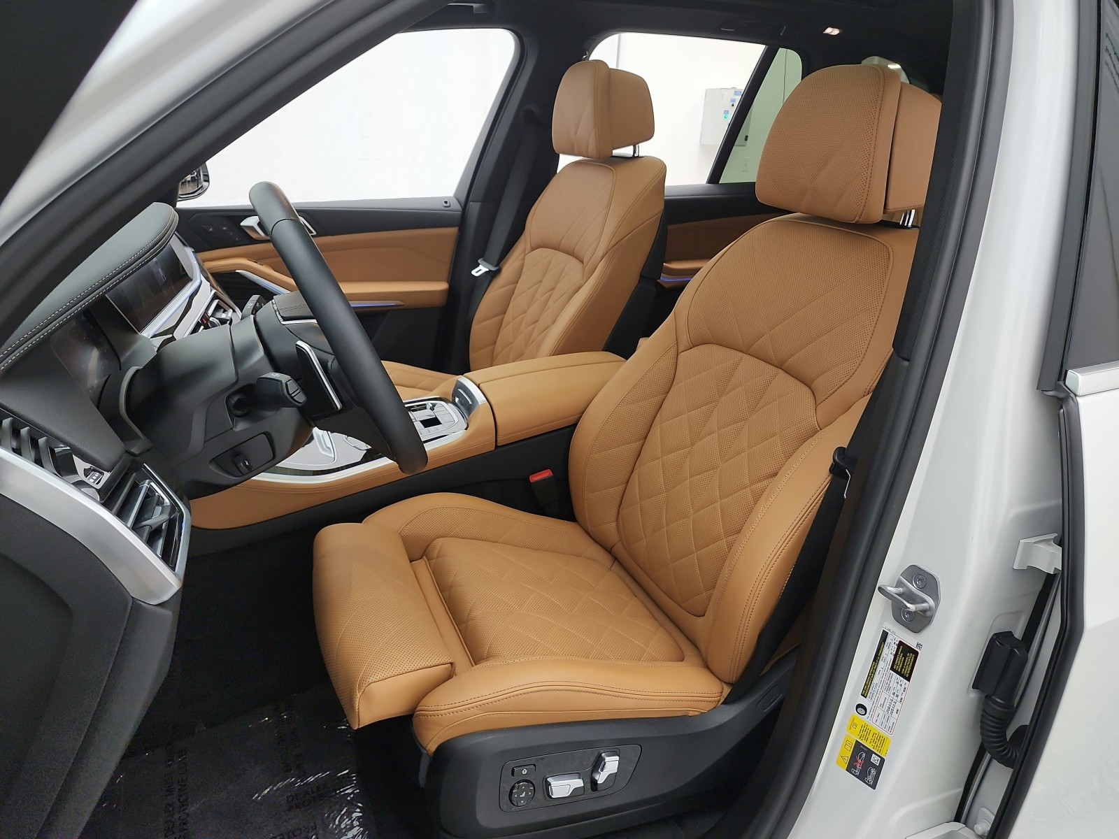 Used 2023 Mineral White Metallic BMW xDrive45e Plug-In Hybrid image 11