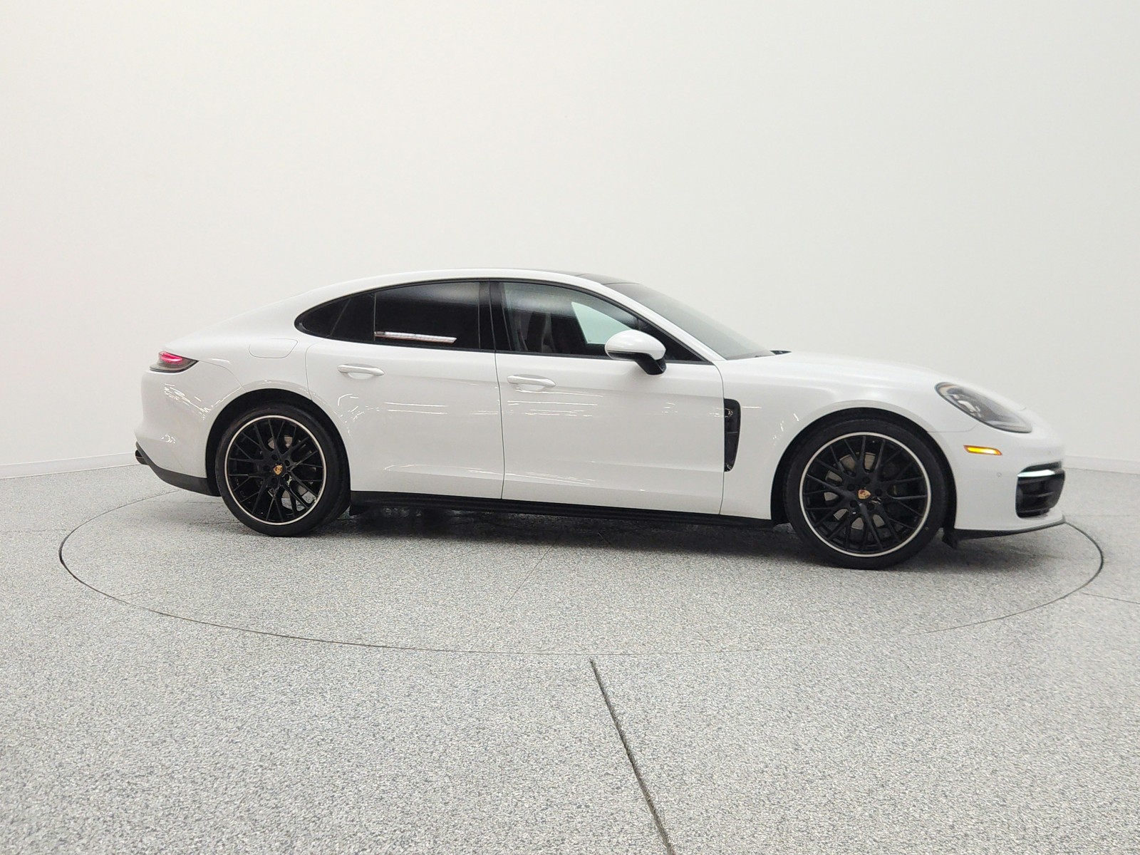 Used 2023 Carrara White Metallic Porsche  image 4