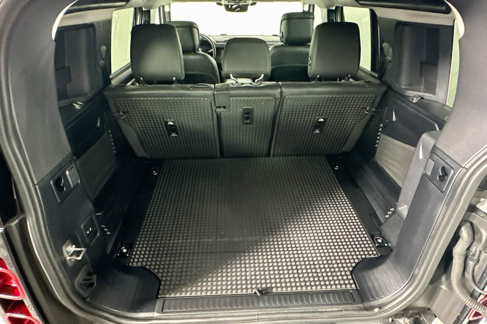 Used 2024 Fuji White Land Rover X-Dynamic SE image 22