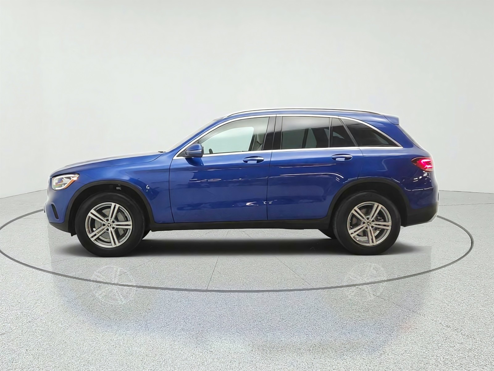 Used 2022 Starling Blue Metallic Mercedes-Benz GLC 300 SUV image 8