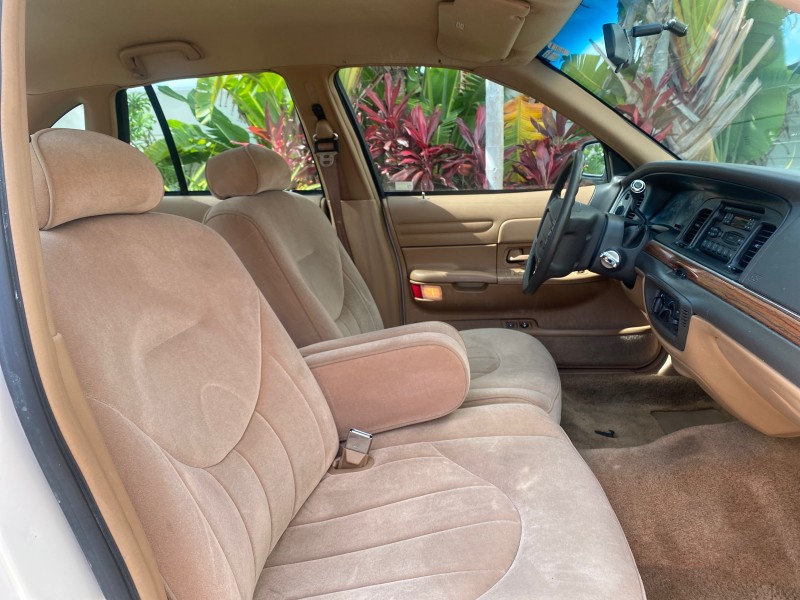 1995 Ford Crown Victoria LOW MILES 43,331 in , 