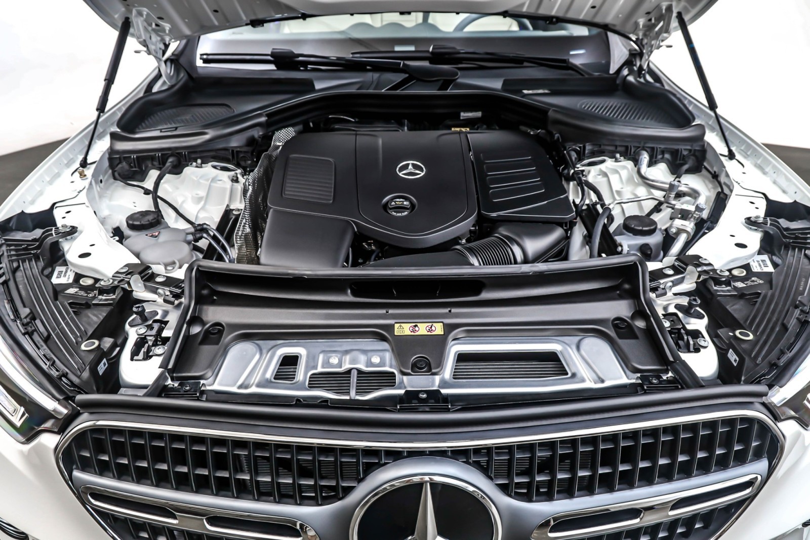 New 2026 Polar White Mercedes-Benz GLC 300 image 11