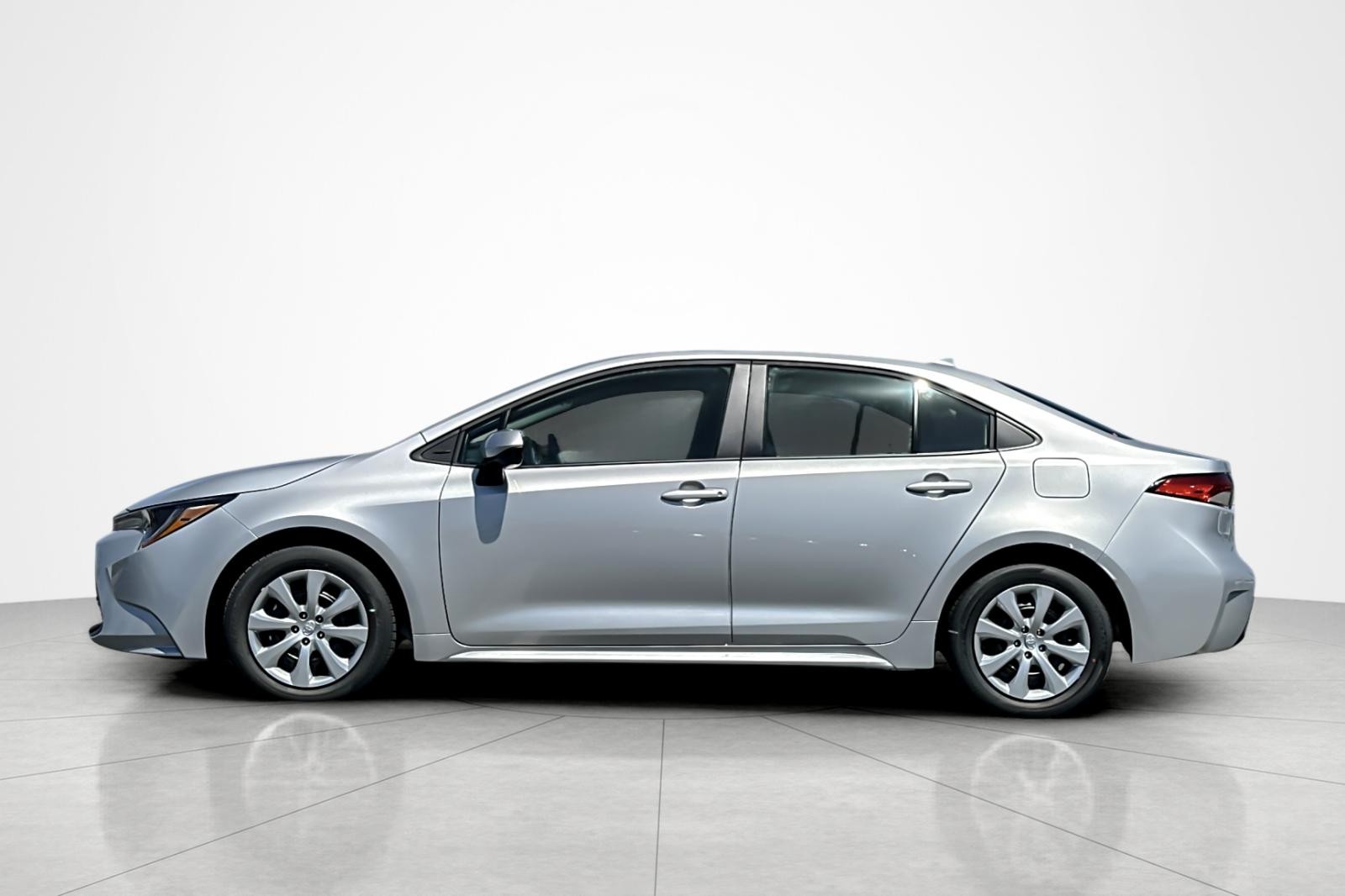 2025 Toyota Corolla LE photo 2