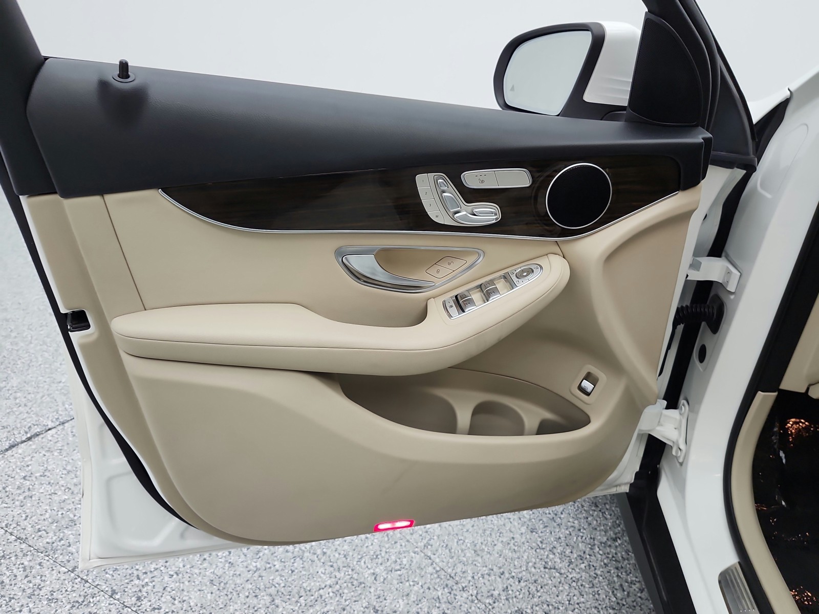 Used 2020 Polar White Mercedes-Benz GLC 300 4MATIC® SUV image 14