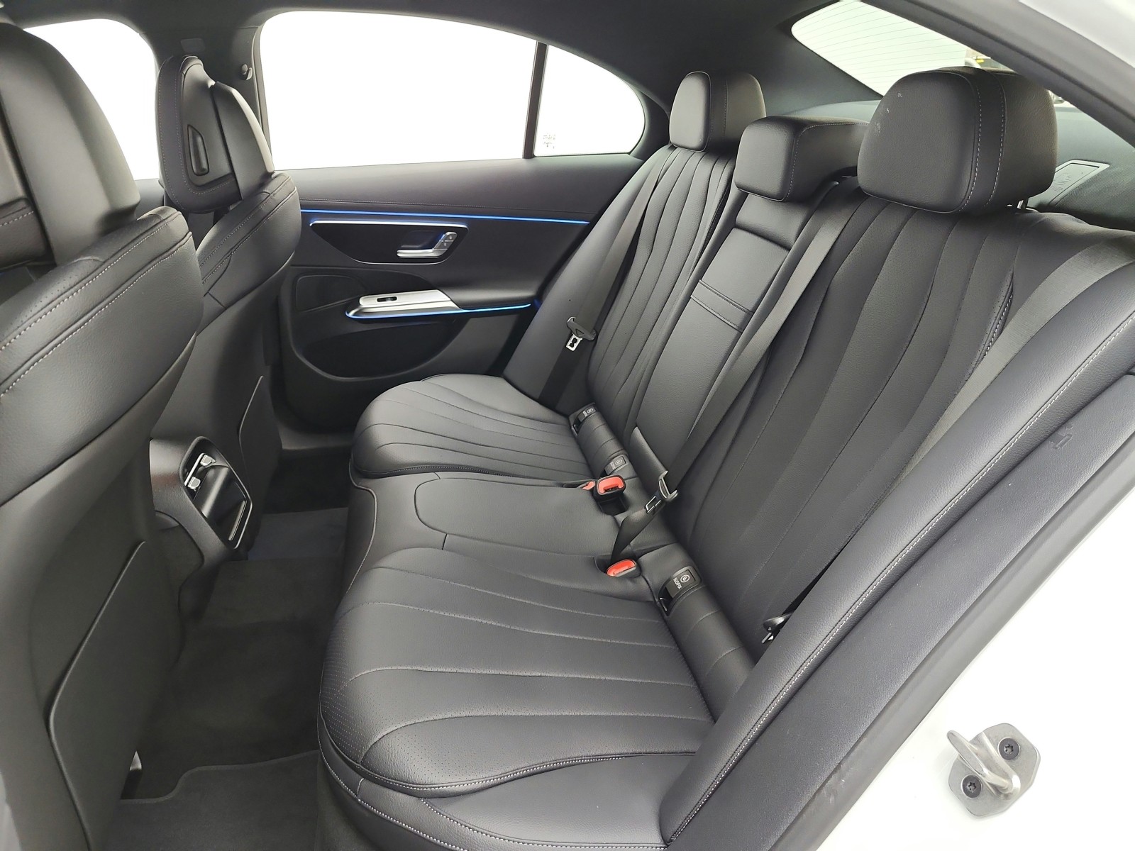 New 2026 Polar White Mercedes-Benz E 350 RWD Sedan image 11