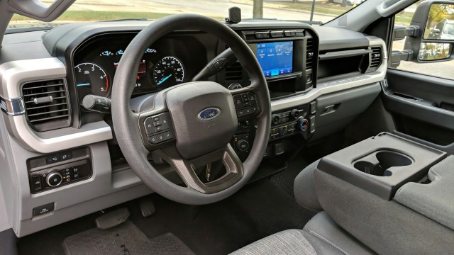 2023 Ford Super Duty F-350 DRW XLT 17