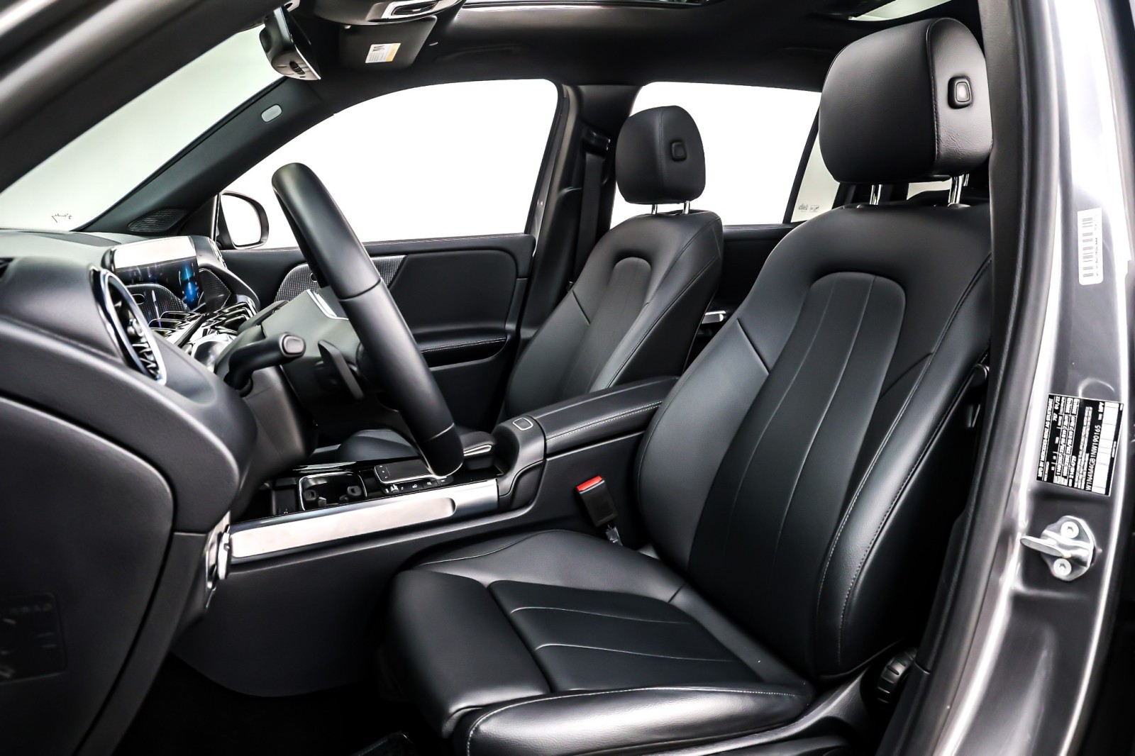 Used 2022 Mountain Grey Metallic Mercedes-Benz GLB 250 SUV image 18