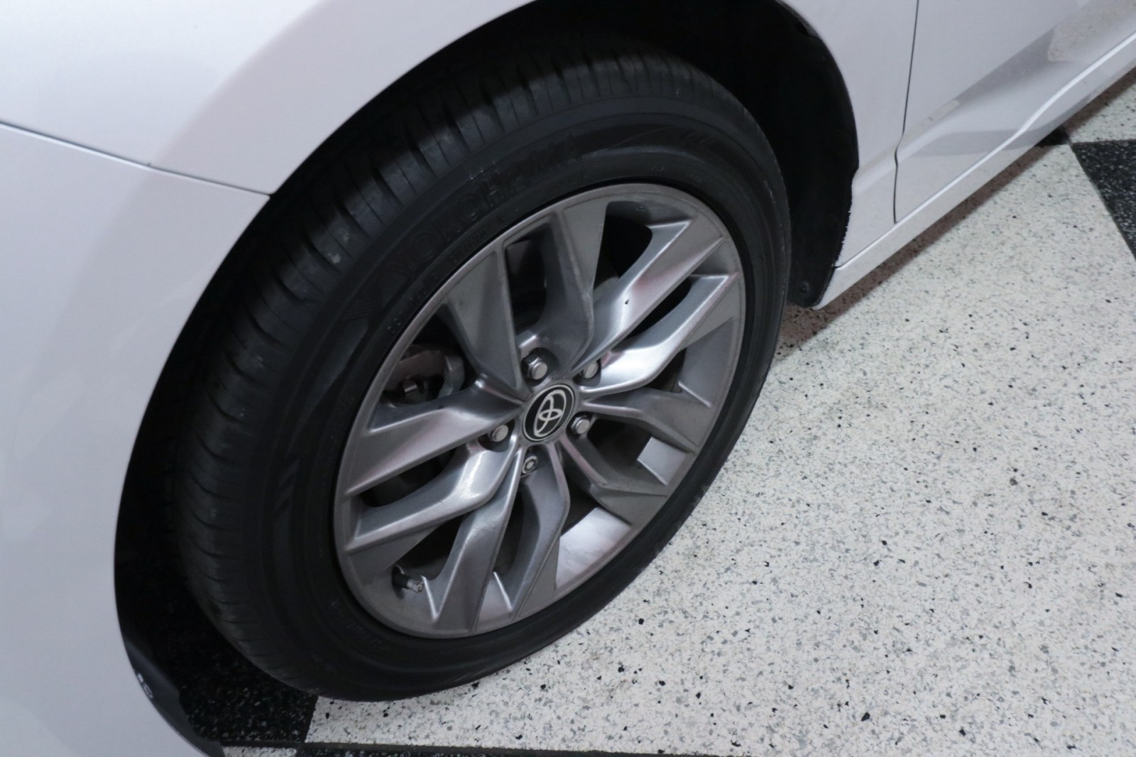 Used Car 2021 Toyota Avalon  Hybrid Xle For Sale Under $30,000 In Austin, Texas