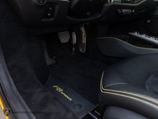 Ferrari F8 Spider