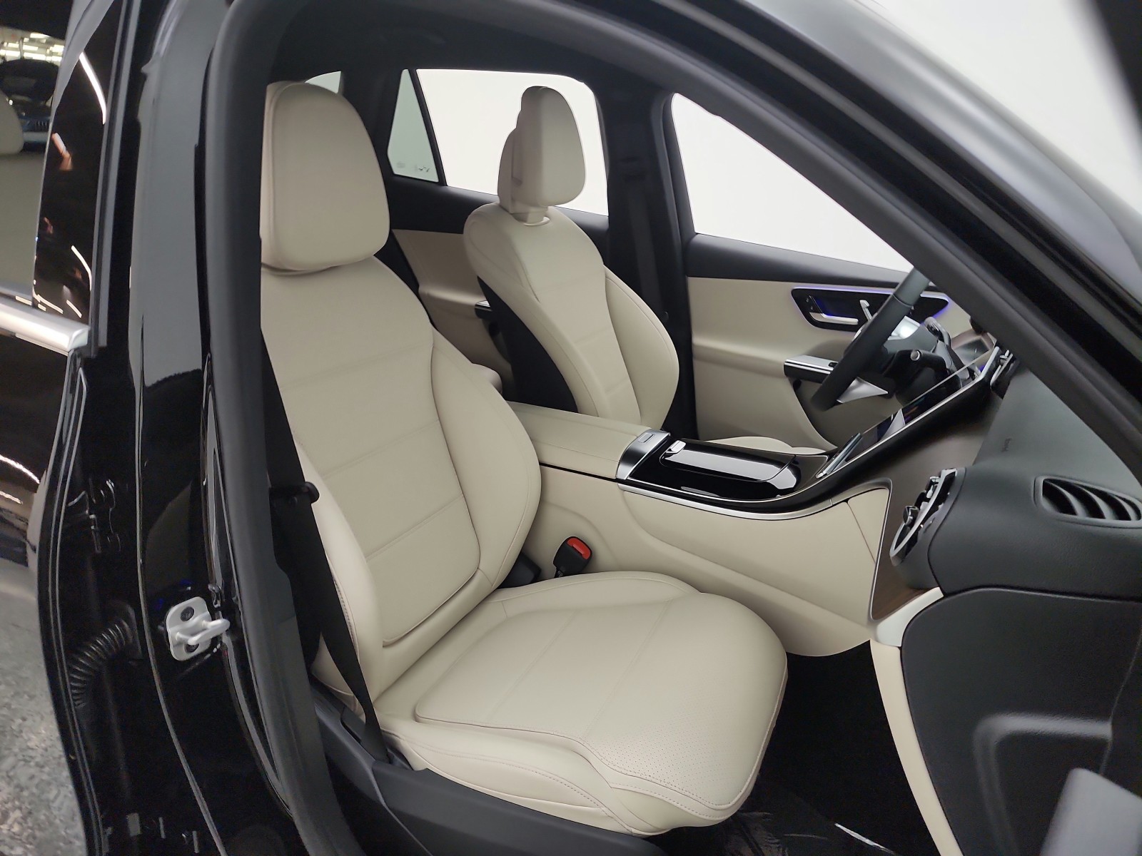 New 2026 Black Mercedes-Benz GLC 300 SUV image 15