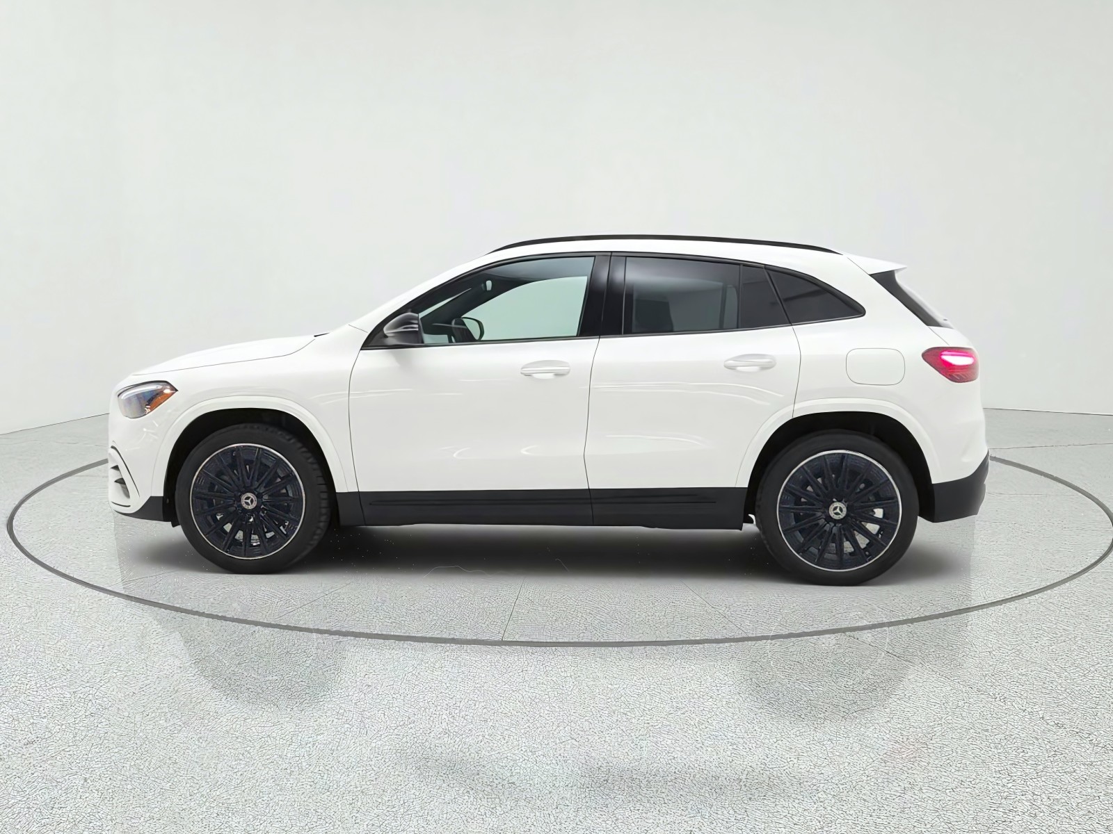 New 2026 Polar White Mercedes-Benz GLA 250 SUV image 8