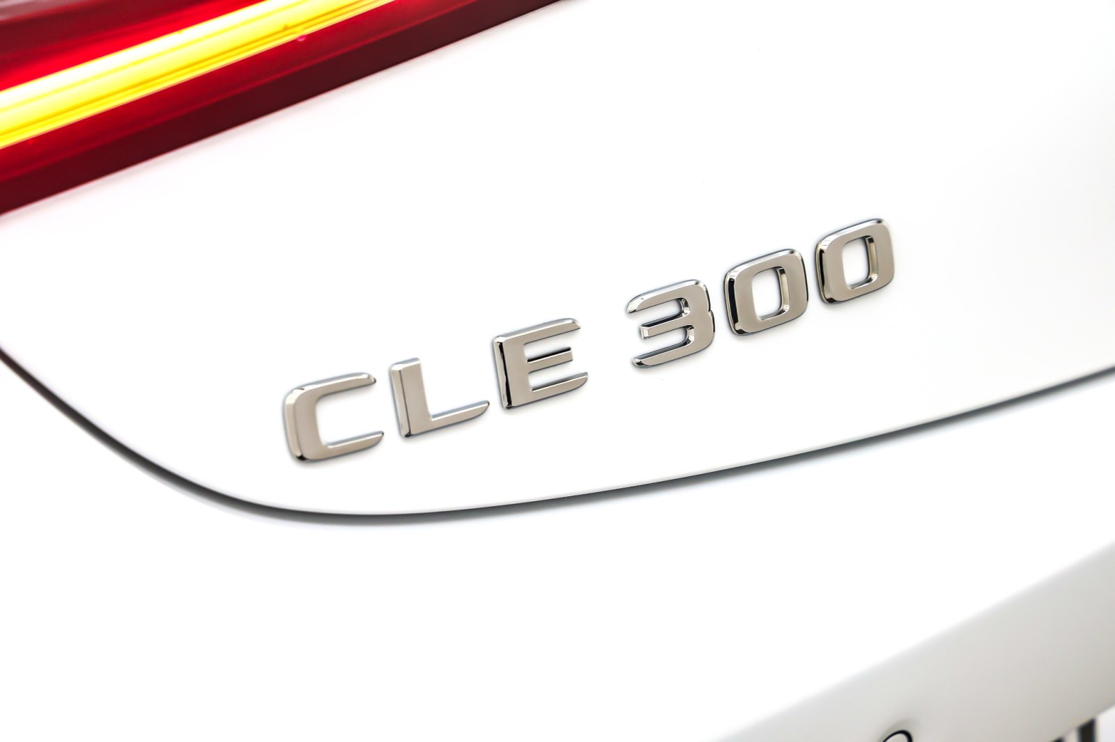 New 2026 MANUFAKTUR Moonlight White Metallic Mercedes-Benz CLE 300 image 9