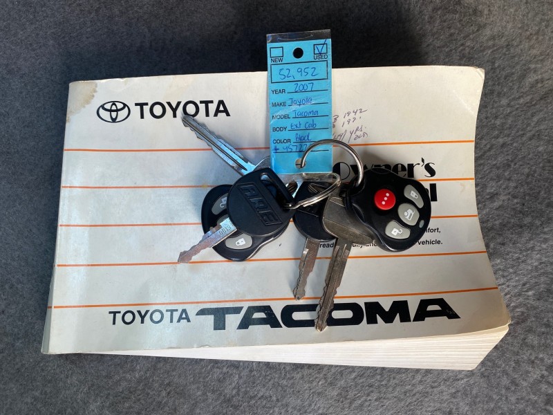 2007 Toyota Tacoma 4 DR CAMPER TOP LOW MILES 52,954 in , 