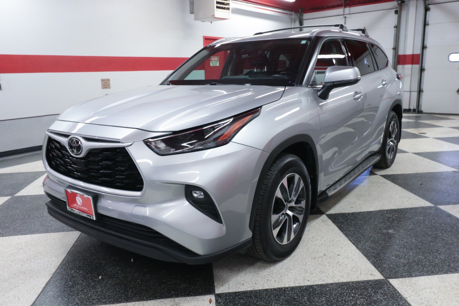 Used Car 2022 Toyota Highlander  Xle For Sale Under $35,000 In Austin, Texas