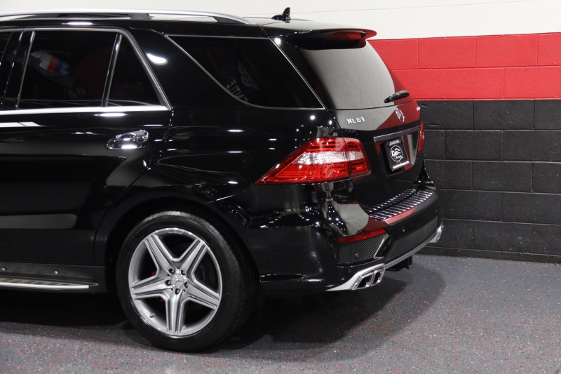 2014 Mercedes-Benz ML63 AMG Designo w/Performance Package 4-Matic 4dr Suv in , 