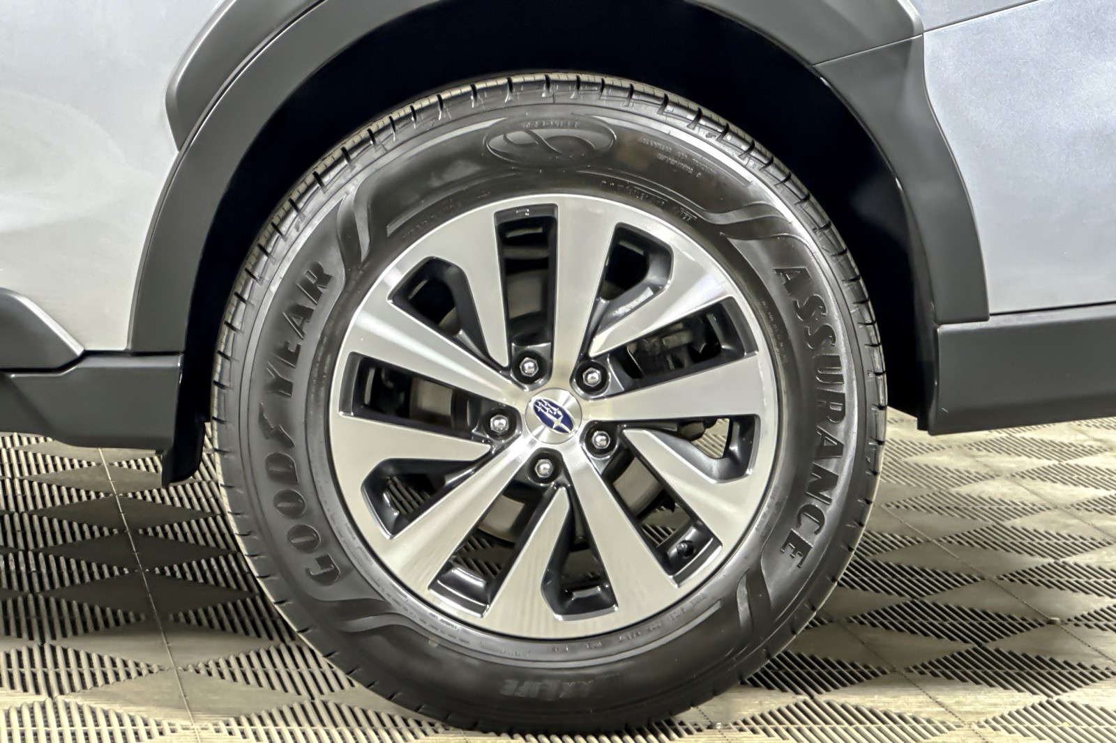 Used 2023 ICE SILVER Subaru Premium CVT image 24