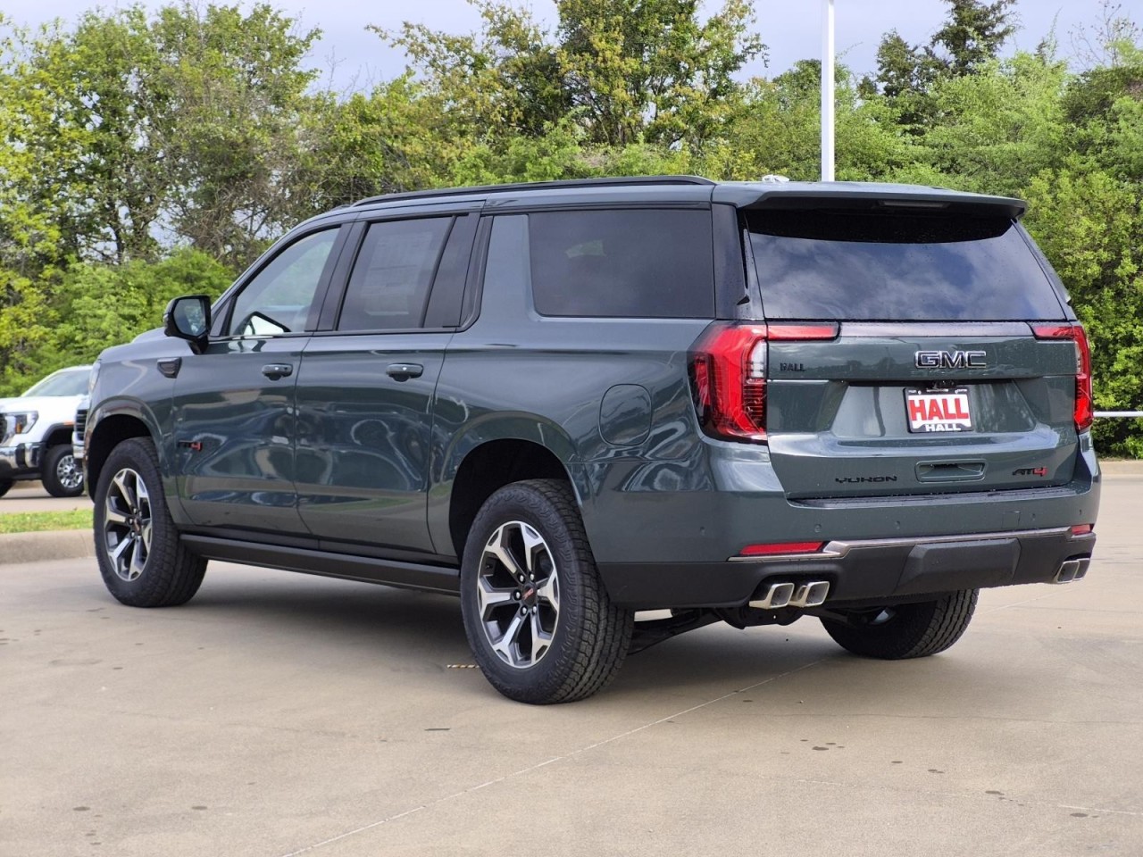 View vehicle photo 3