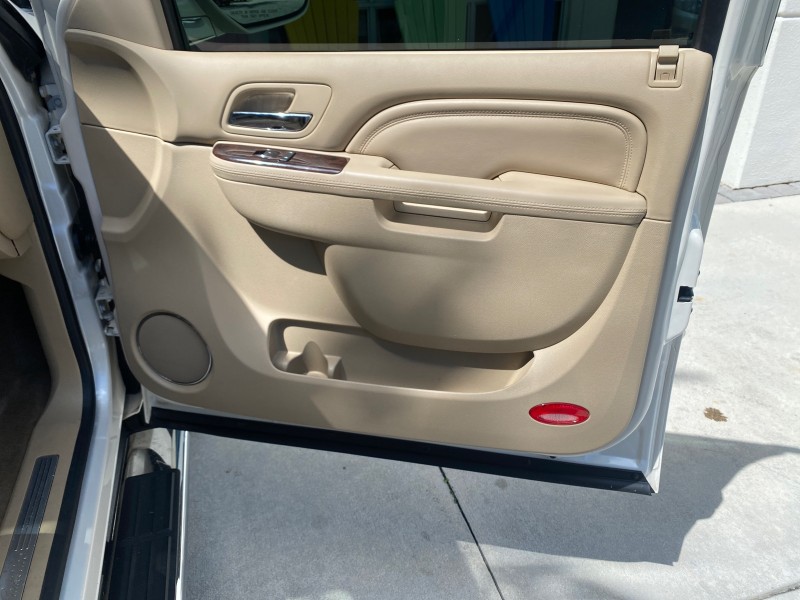 2013 Cadillac Escalade Luxury 1 OWNER LOW MILES 70,251 in ,