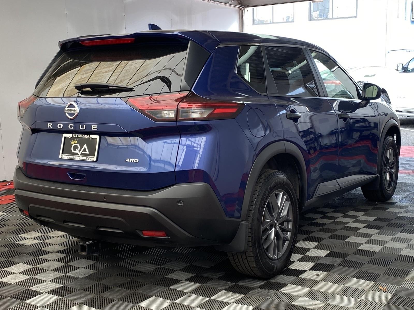 View vehicle photo 6