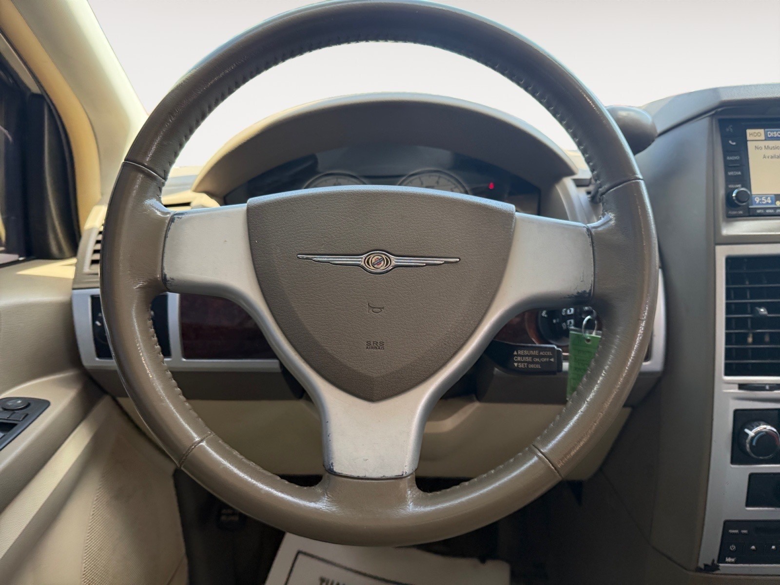 2010 Chrysler Town & Country #8