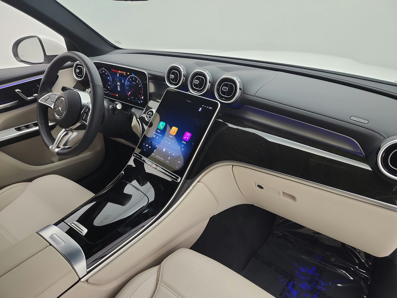 Certified Used 2025 Polar White Mercedes-Benz GLC 300 SUV image 22