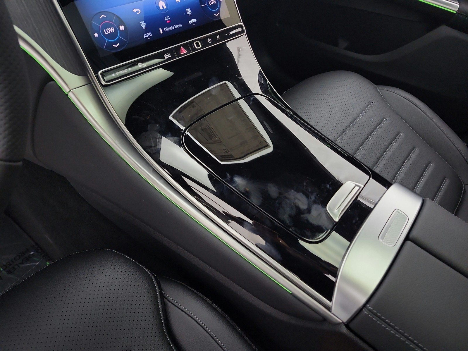 New 2026 Polar White Mercedes-Benz GLC 300 image 9