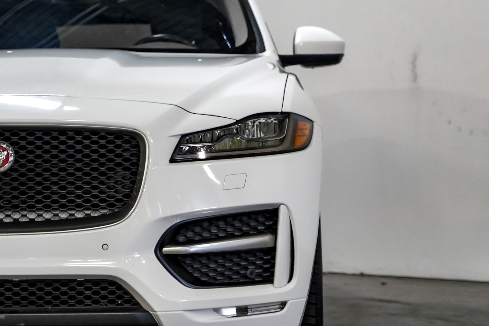 2017 Jaguar F-PACE 35t R-Sport AWD TechPkg CmfrtConvncPkg TowPkg 14WaySportSeats 57