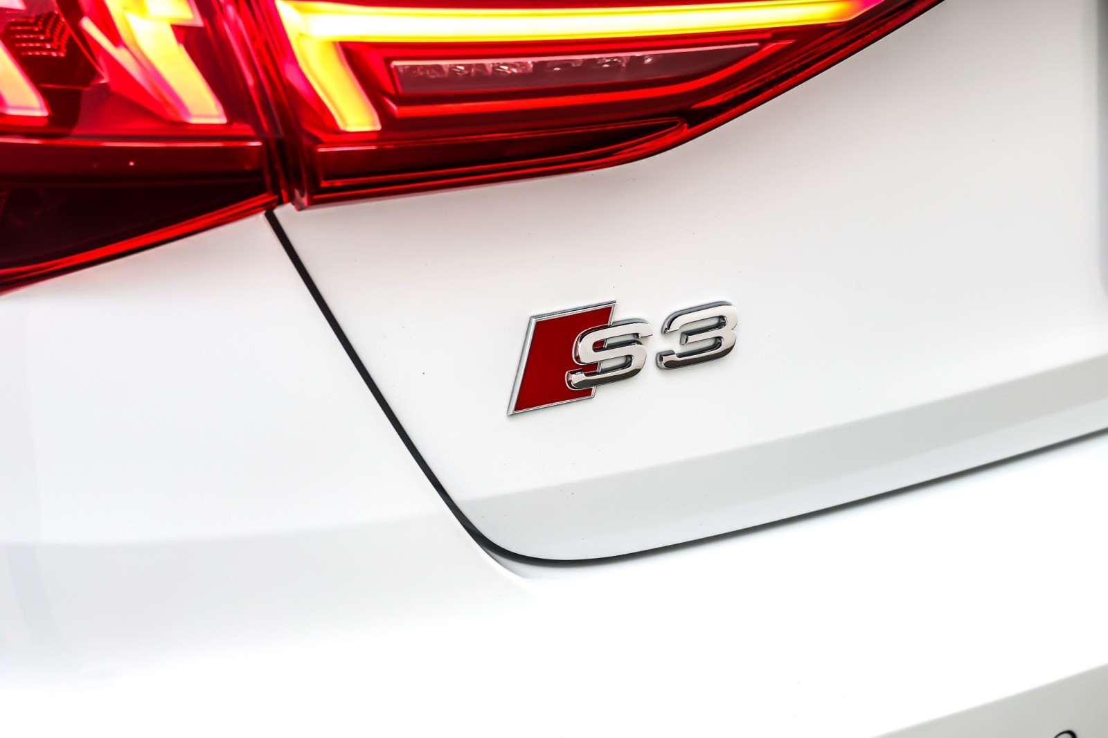 Used 2023 Glacier White Metallic Audi Premium Plus 2.0 TFSI quattro image 10