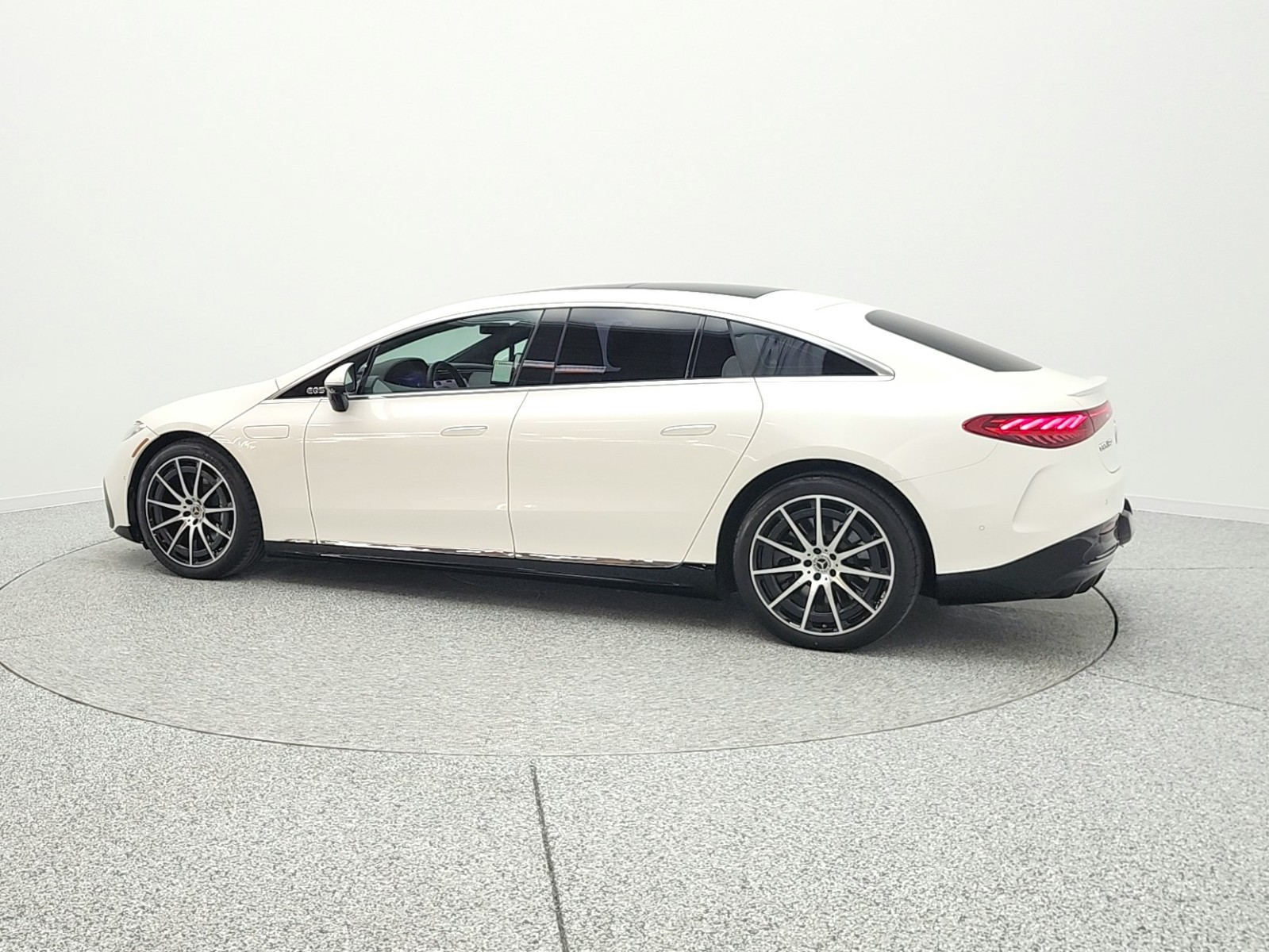 Certified Used 2023 MANUFAKTUR Diamond White Mercedes-Benz EQS 580 4MATIC® Sedan image 8