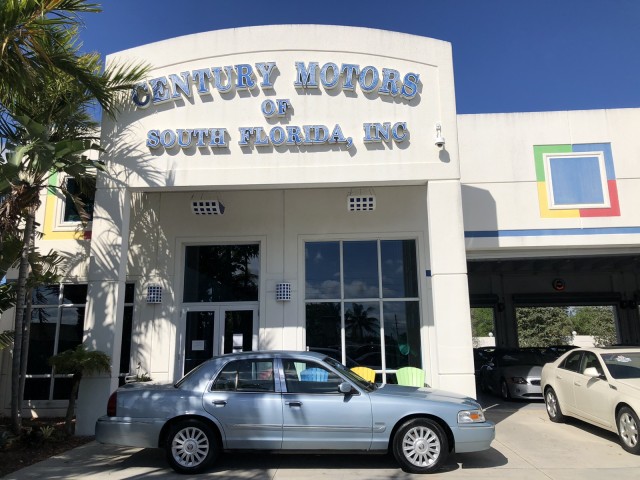 2010 Mercury Grand Marquis LS, v8, 2 owner, leather, non smoker, low miles in pompano beach, Florida