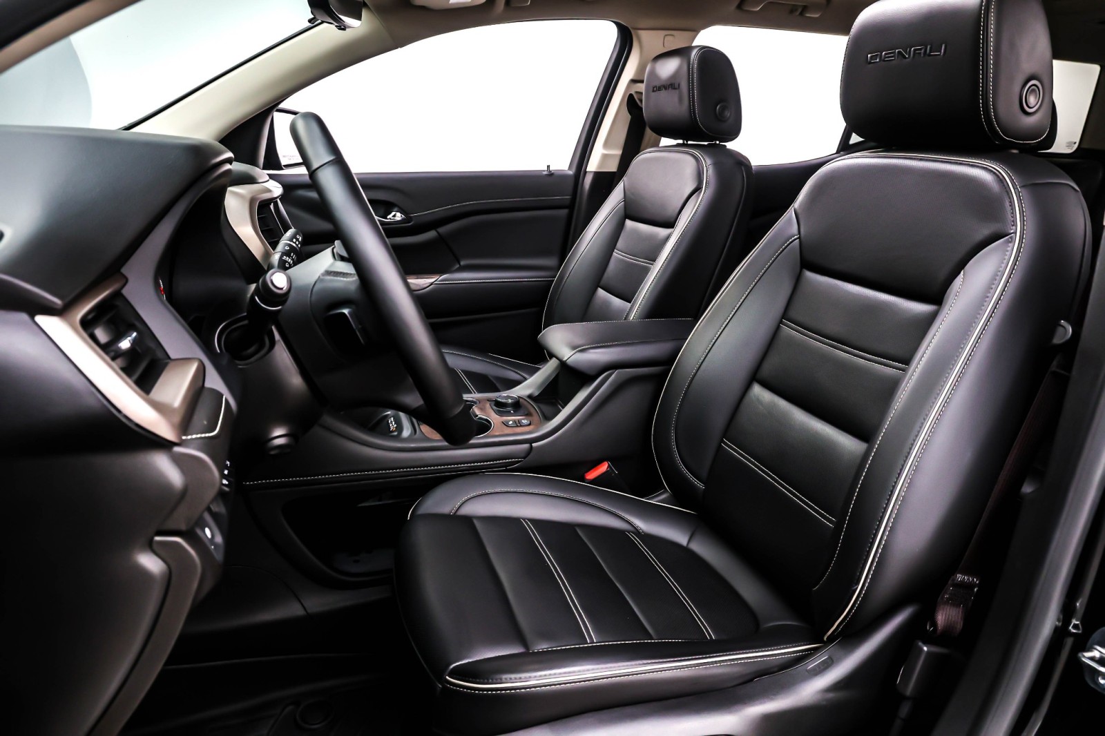 Used 2023 Ebony Twilight Metallic GMC AWD 4dr Denali image 17