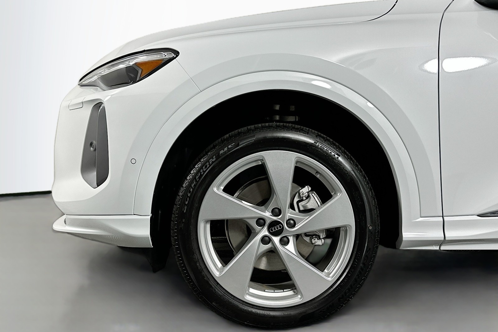 New 2025 Glacier White Metallic Audi Premium Plus image 11