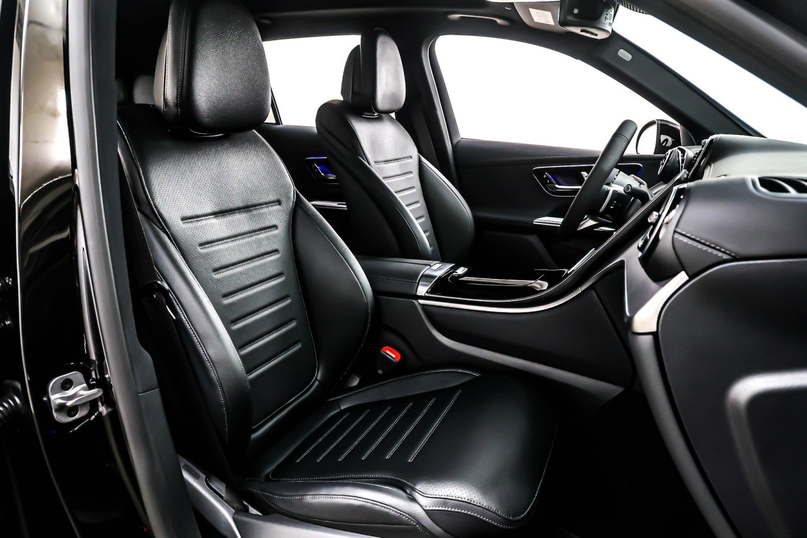 New 2026 Black Mercedes-Benz GLC 300 image 8