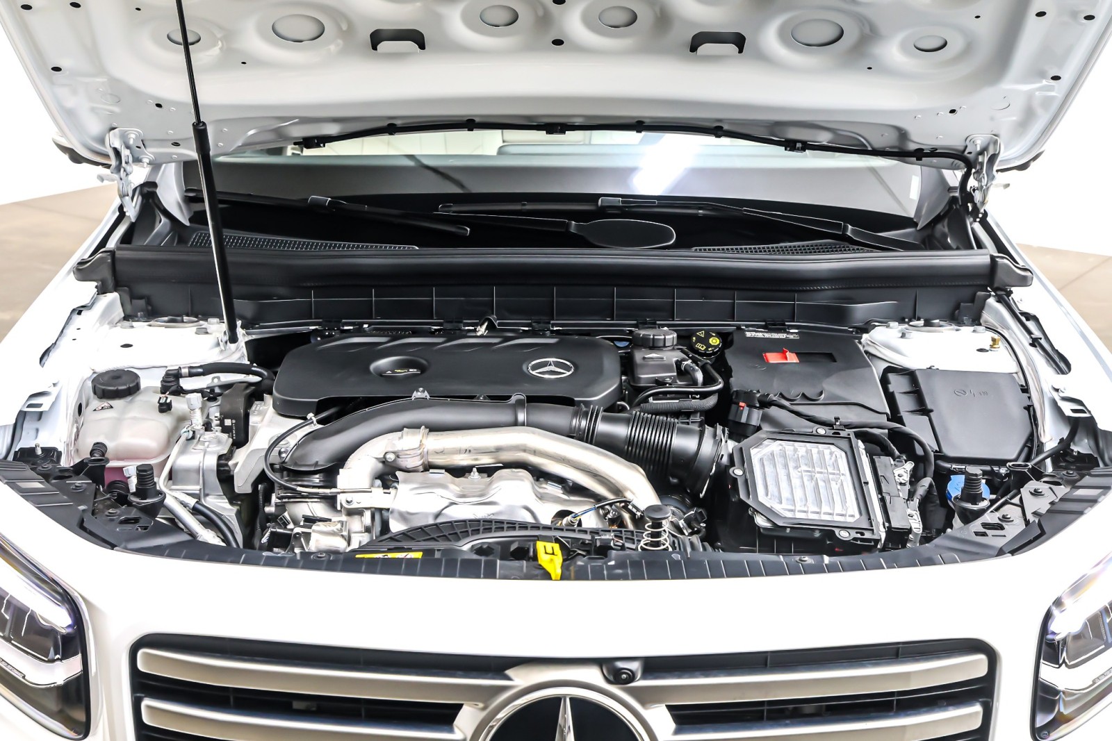 New 2026 Polar White Mercedes-Benz GLB 250 image 11