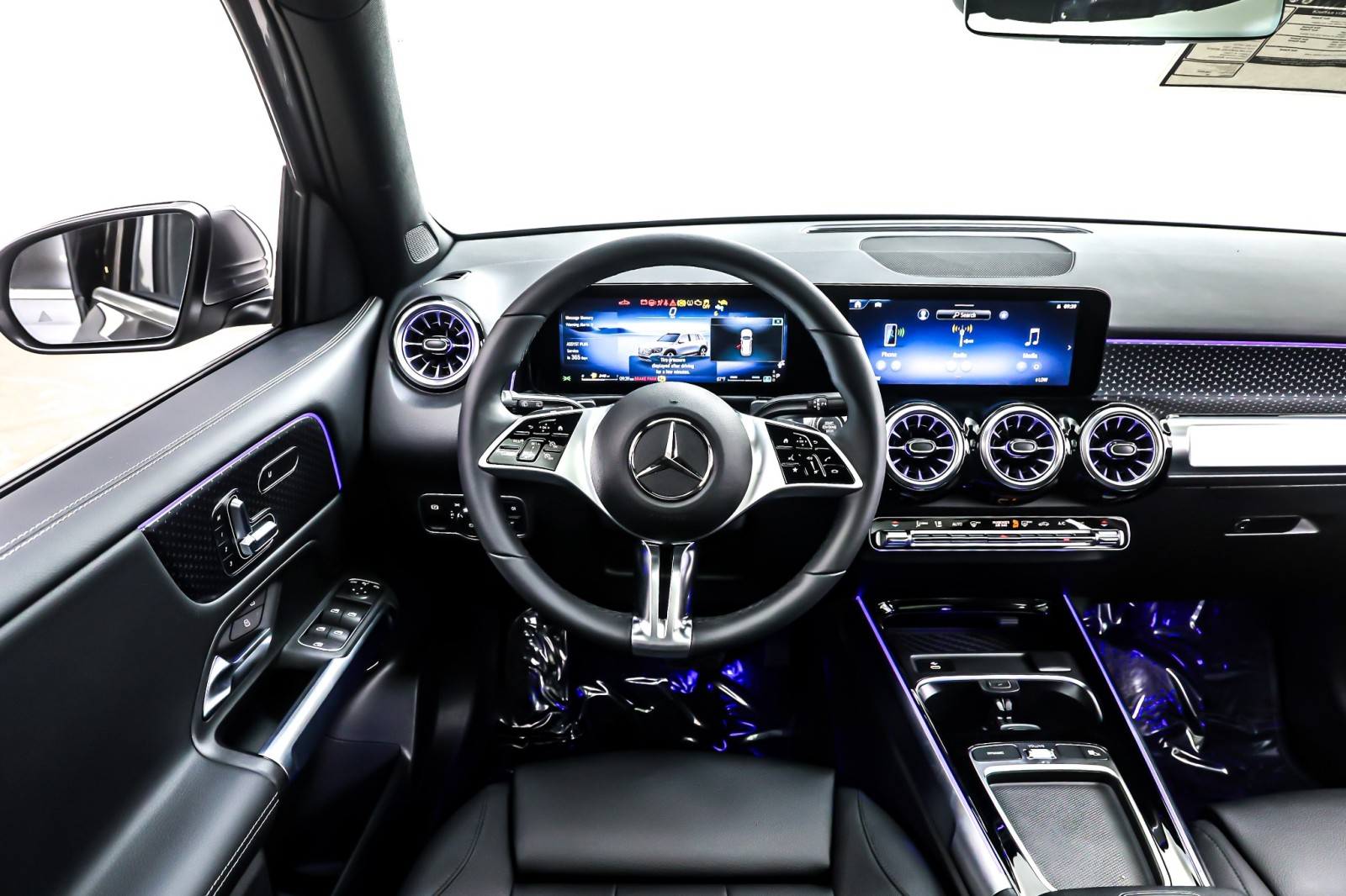 New 2026 Mountain Grey Metallic Mercedes-Benz GLB 250 image 4