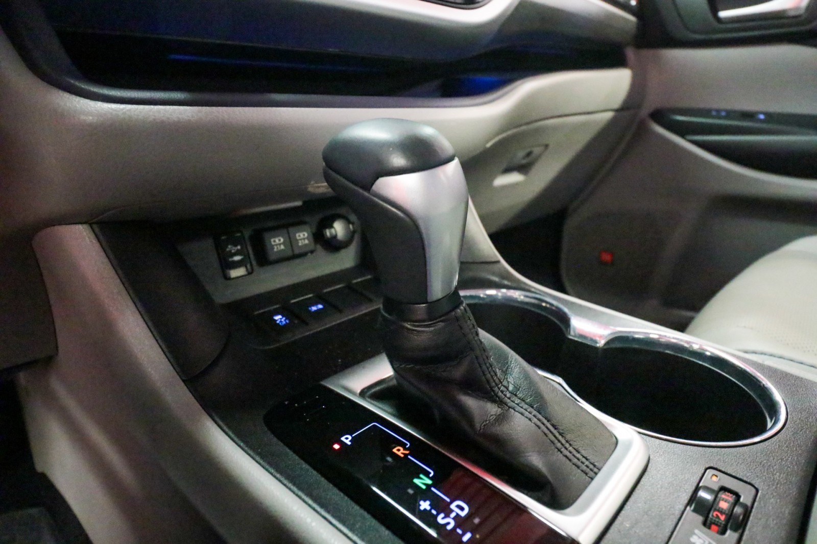 Used Car 2019 Toyota Highlander  Limited Platinum For Sale Under $30,000 In Austin, Texas