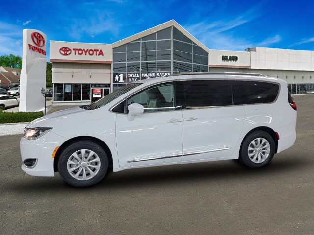 2018 Chrysler Pacifica Touring L FWD 4