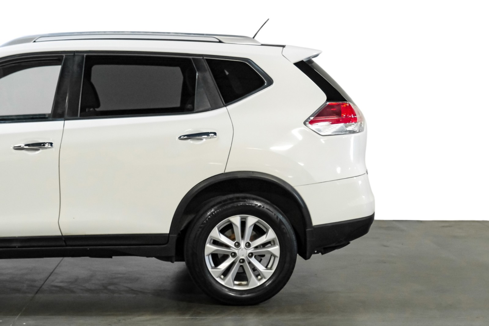 2016 Nissan Rogue SV 10