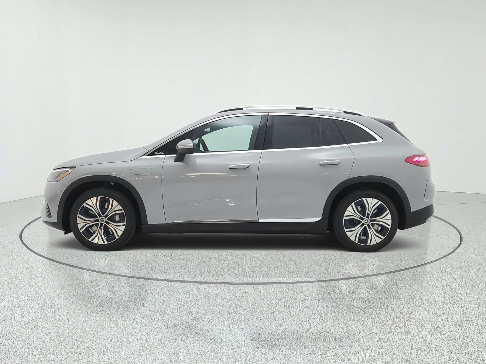 New 2027 MANUFAKTUR Alpine Grey Mercedes-Benz EQE 320+ SUV image 8