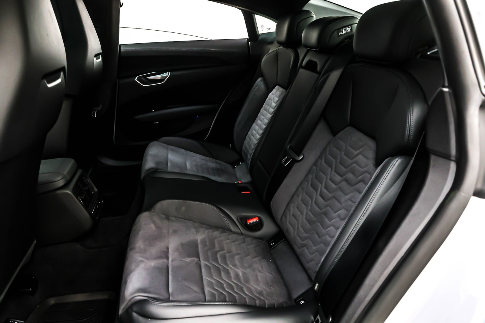 Used 2024 Suzuka Gray Metallic Audi Premium Plus quattro image 8