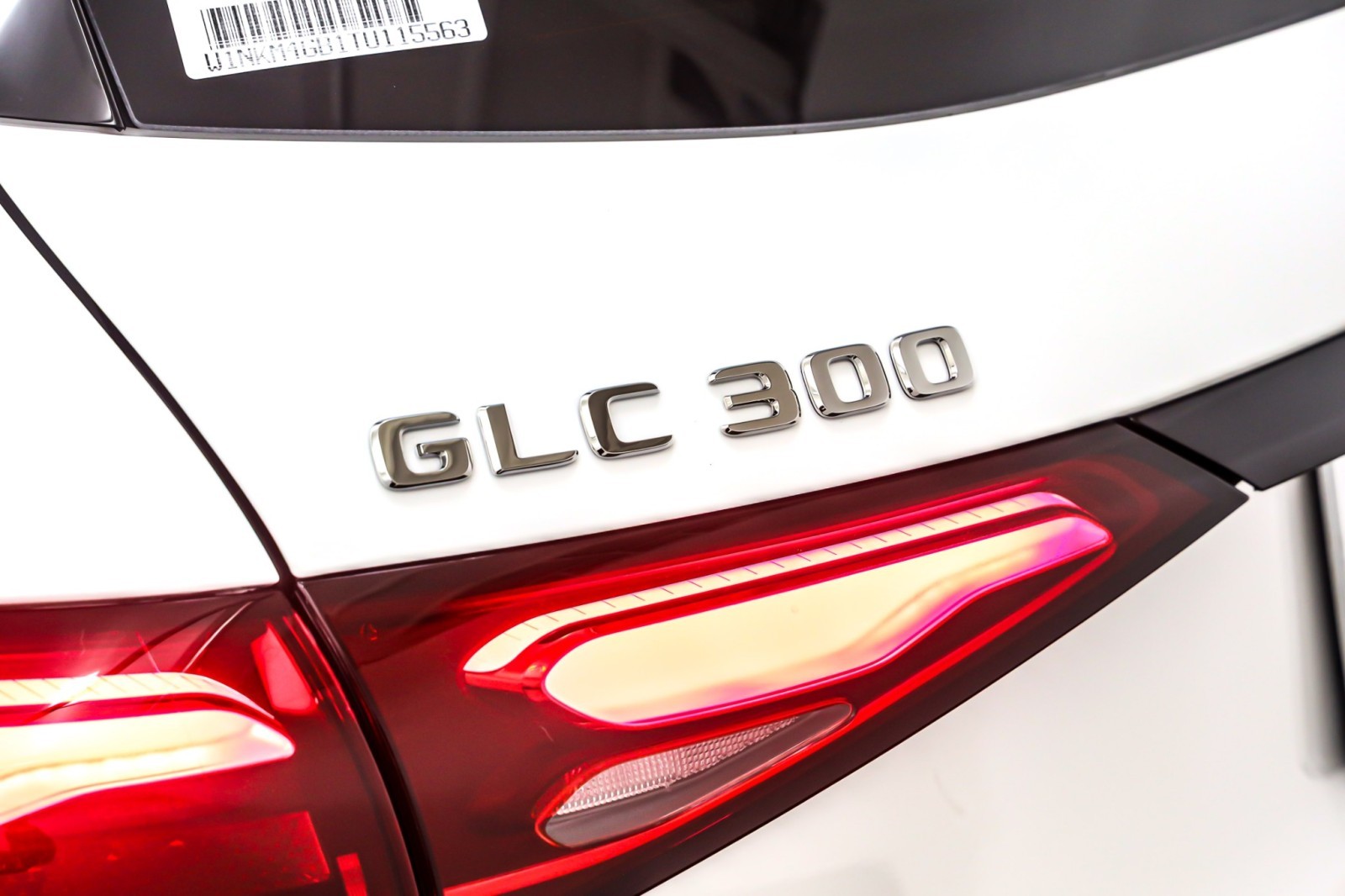 New 2026 Polar White Mercedes-Benz GLC 300 image 9