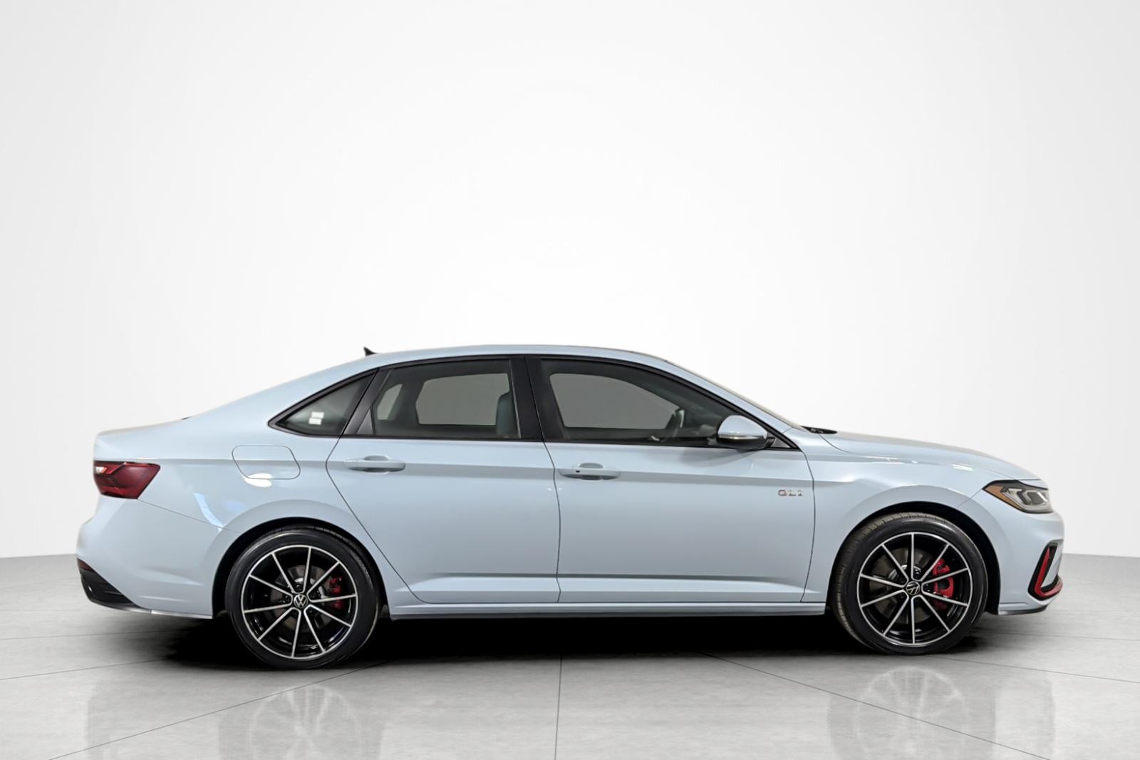 Used 2025 Pure White Volkswagen Autobahn DSG image 6