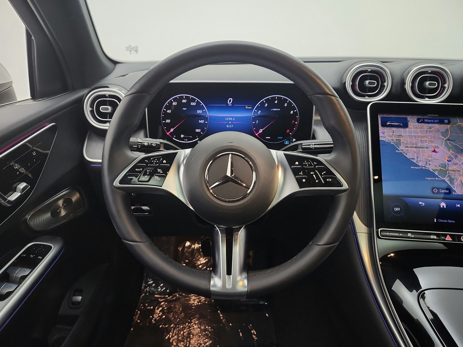 Certified Used 2025 Polar White Mercedes-Benz GLC 300 SUV image 16