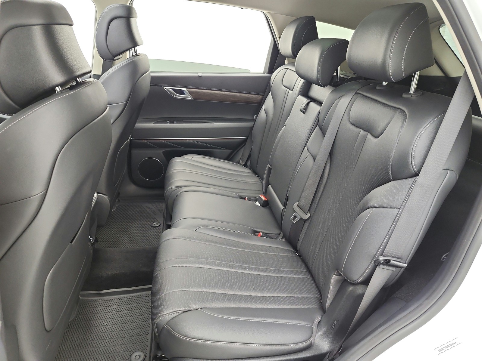 Used 2025 Uyuni White Genesis 2.5T Select AWD image 16