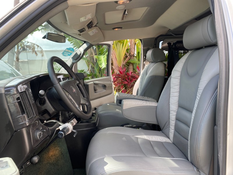 2013 GMC SAVANA HI TOP CONVERSION HANDICAP LIFT LOW MILES 24,857 in , 