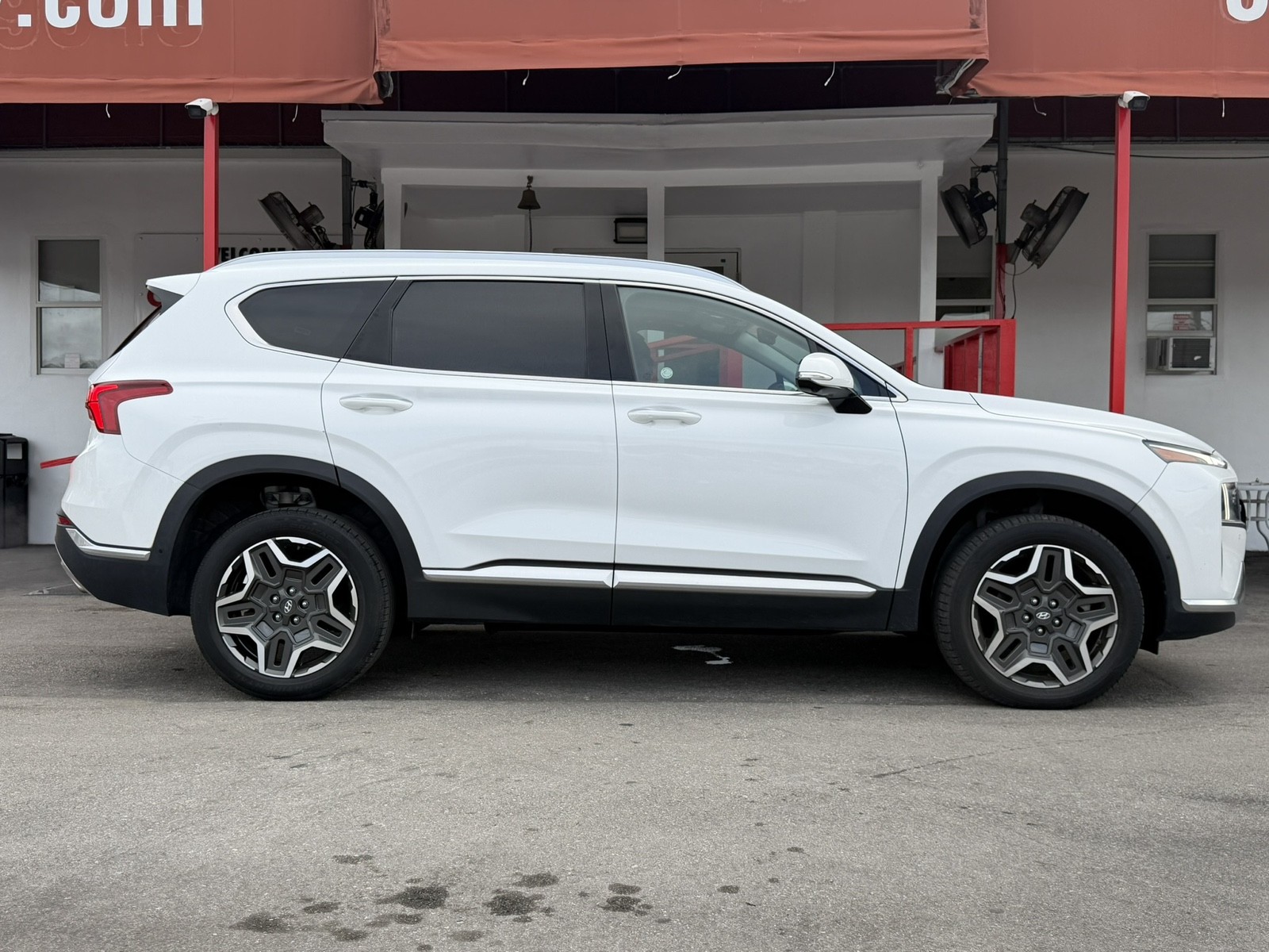 2023 Hyundai Santa Fe - $22,477